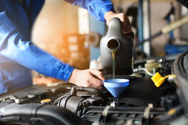 TẠI SAO NÊN THAY NHỚT XE ĐỊNH KÌ ?